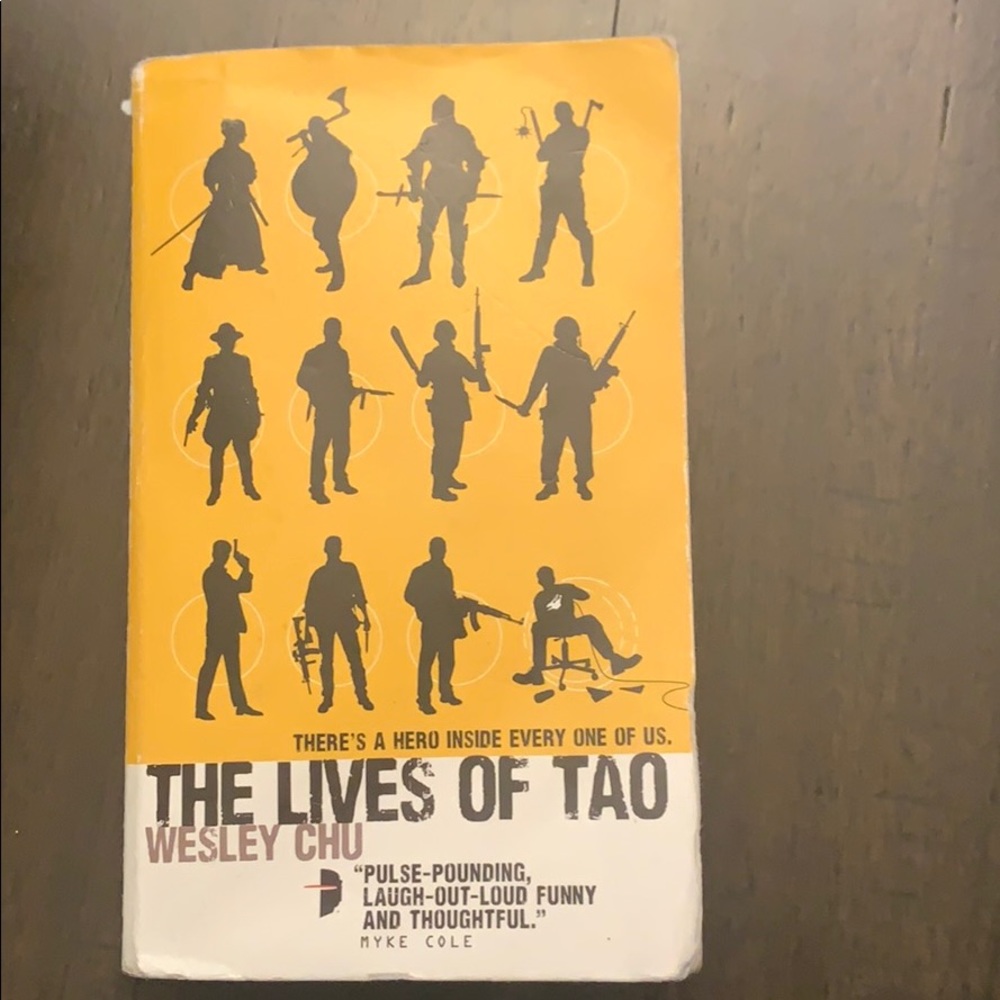 Book: The lives of Tao by Wesley Chu